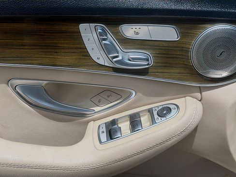 Used 2018 Mercedes-Benz C 300 Sedan w/ Premium Package image 16