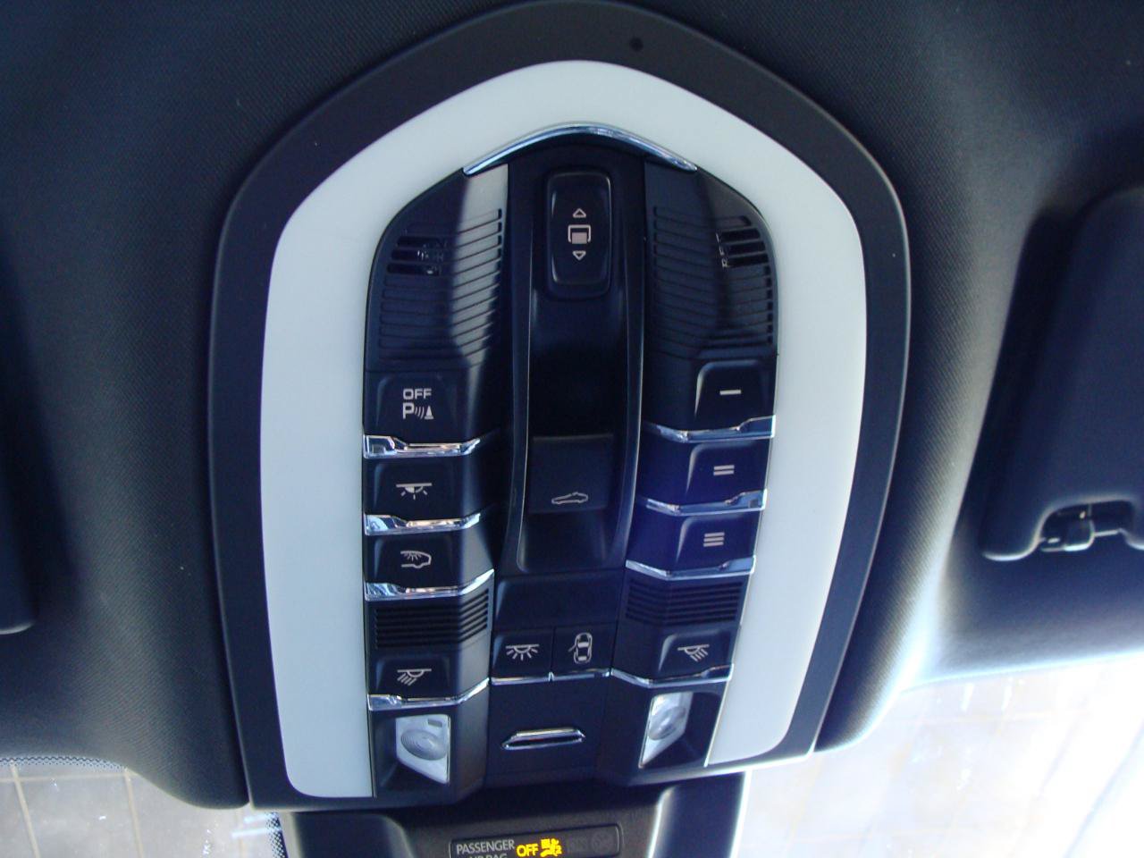 Used 2020 Porsche Macan S w/ Premium Package Plus AWD/4WD image 33