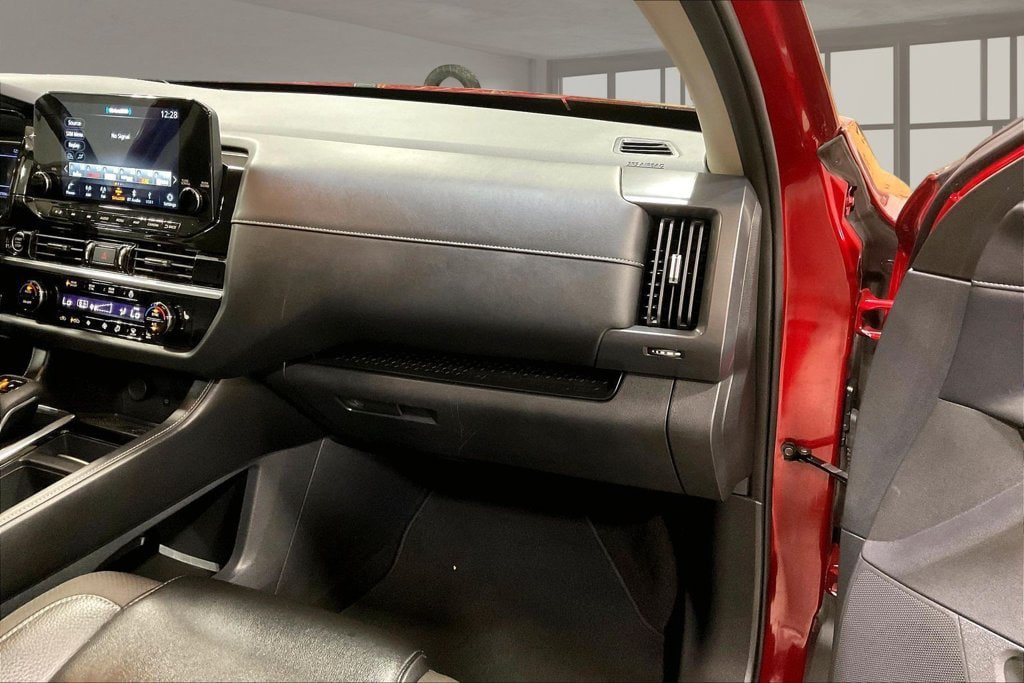 Used 2023 Nissan Pathfinder SL AWD/4WD image 27