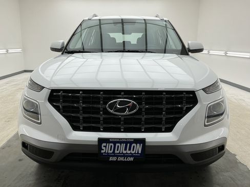 Used 2025 Hyundai Venue SEL image 2