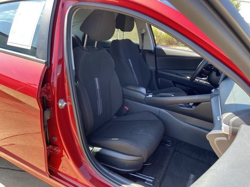 Used 2024 Hyundai Elantra SEL FWD image 19