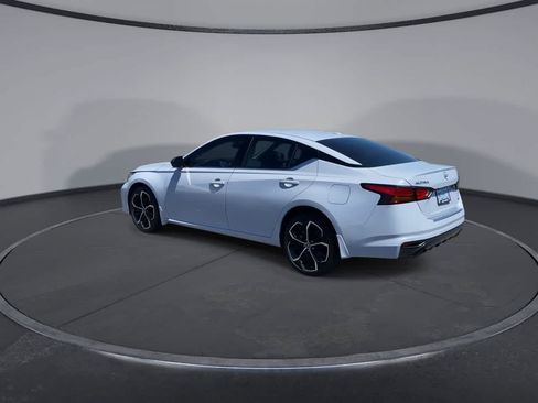 Used 2023 Nissan Altima 2.5 SR AWD/4WD image 7