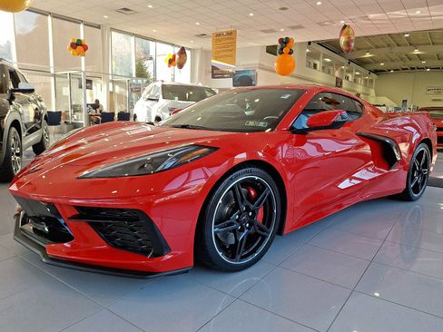 Used 2021 Chevrolet Corvette Stingray Preferred Cpe w/ Z51 Performance Package image 4