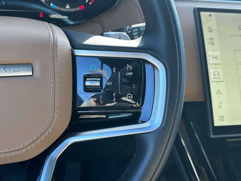 Used 2025 Land Rover Range Rover Sport SE image 22