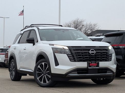 New 2026 Nissan Pathfinder Platinum image 2
