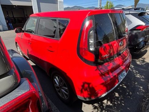Used 2019 Kia Soul + FWD image 3
