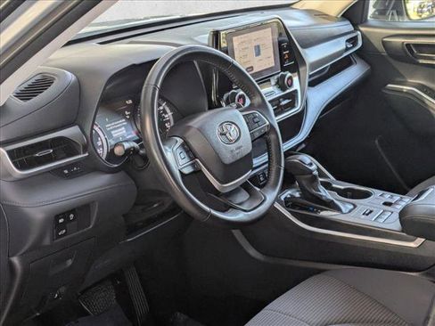 Used 2024 Toyota Highlander LE image 10