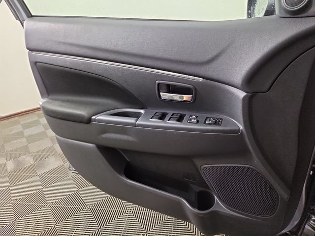 Used 2025 Mitsubishi Outlander Sport AWD image 30