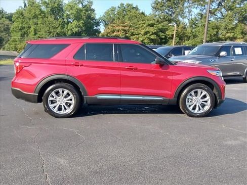 Certified 2023 Ford Explorer XLT w/ Equipment Group 202A AWD/4WD image 3