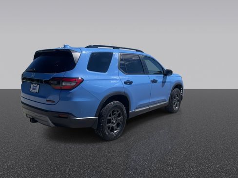 Certified 2025 Honda Pilot TrailSport image 9