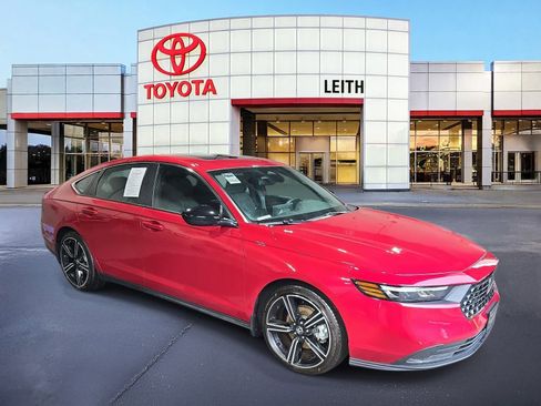 Used 2024 Honda Accord Sport image 3