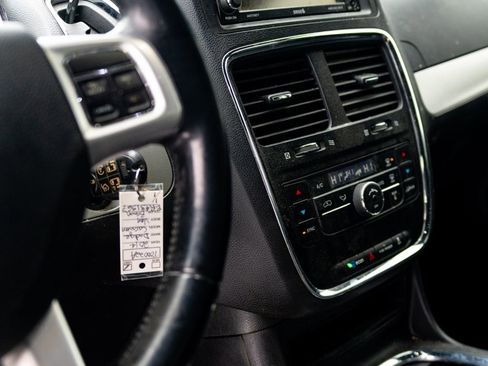 Used 2014 Dodge Grand Caravan R/T image 29