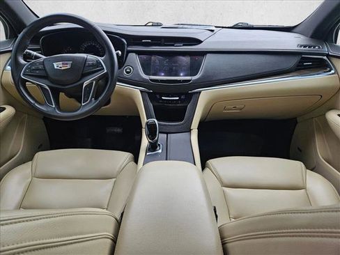 Used 2017 Cadillac XT5 FWD image 16