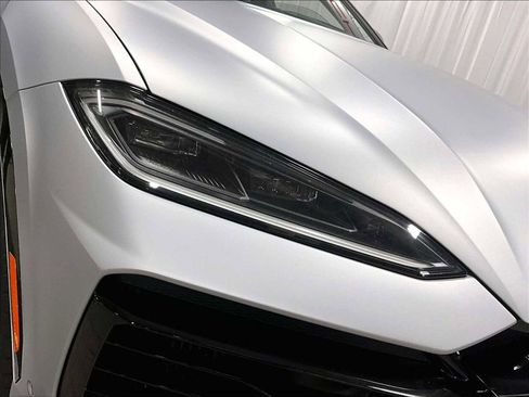 Used 2025 Lamborghini Urus SE image 15