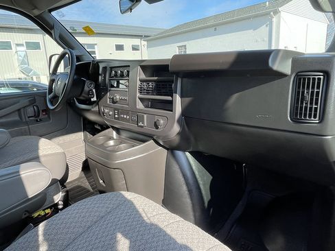 Used 2025 Chevrolet Express 3500 LT w/ LT Preferred Equipment Group RWD image 17