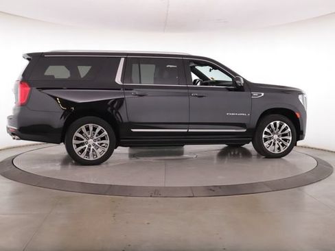 Used 2022 GMC Yukon XL Denali w/ Denali Ultimate Package AWD/4WD image 6