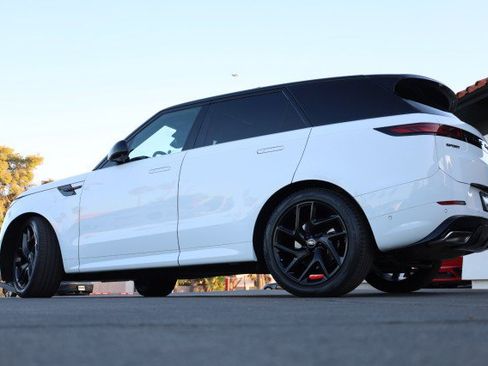 Used 2023 Land Rover Range Rover Sport SE Dynamic AWD/4WD image 17