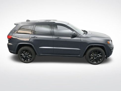 Used 2018 Jeep Grand Cherokee Altitude image 24