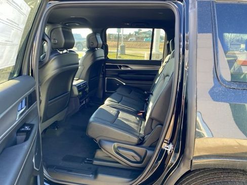 New 2026 Jeep Grand Wagoneer Limited w/ 8-Passenger Seating Package AWD/4WD image 22