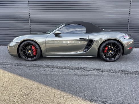 Certified 2025 Porsche 718 Boxster S image 2