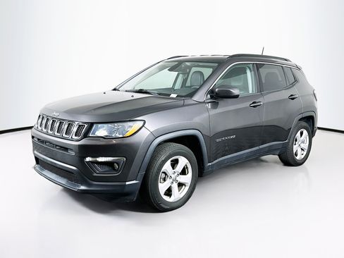 Used 2021 Jeep Compass Latitude FWD image 3