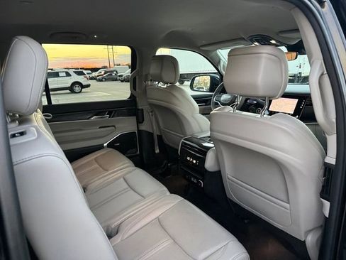 Used 2022 Jeep Wagoneer Series I image 10