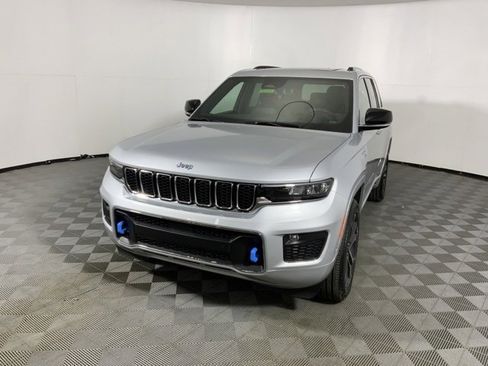 Used 2024 Jeep Grand Cherokee Overland w/ Luxury Tech Group IV image 4