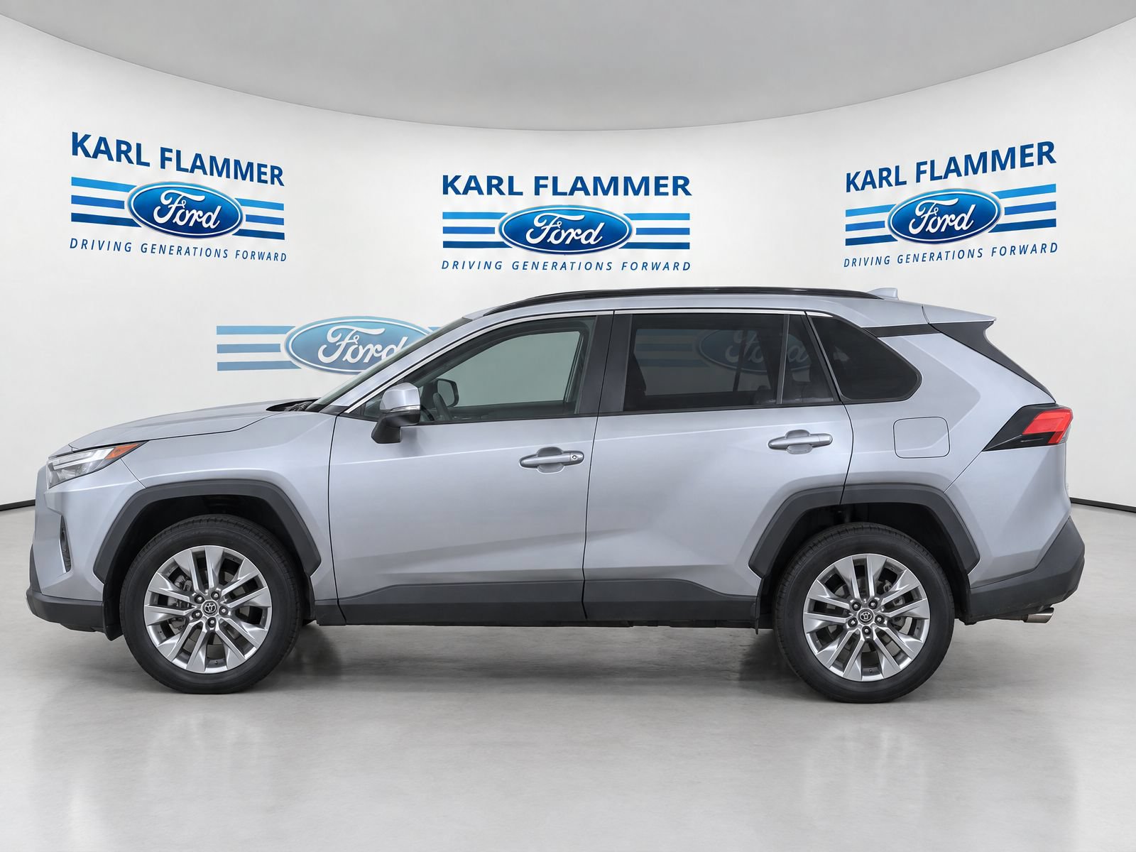 Used 2021 Toyota RAV4 XLE Premium FWD image 6