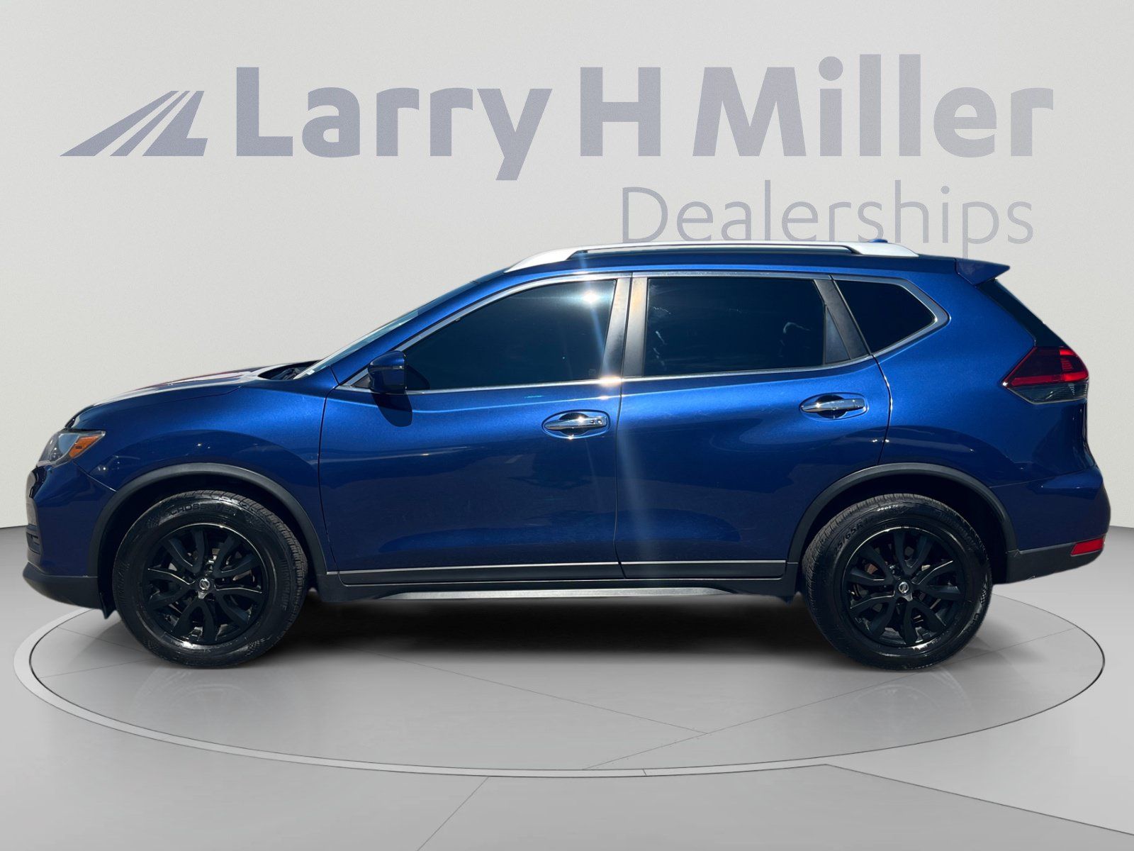 Used 2019 Nissan Rogue SV FWD image 2