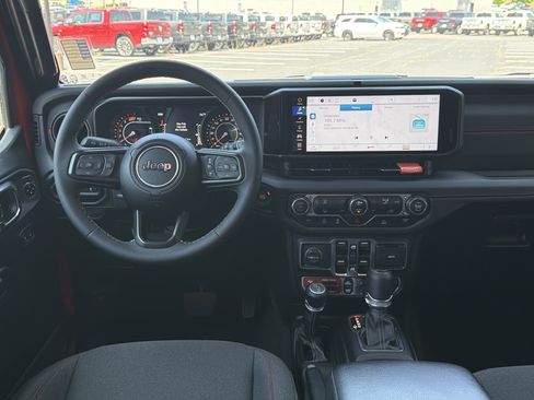 Used 2025 Jeep Wrangler Unlimited Rubicon AWD/4WD image 36