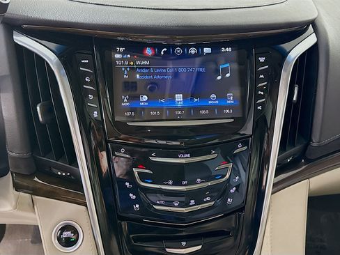 Used 2019 Cadillac Escalade ESV Luxury image 18