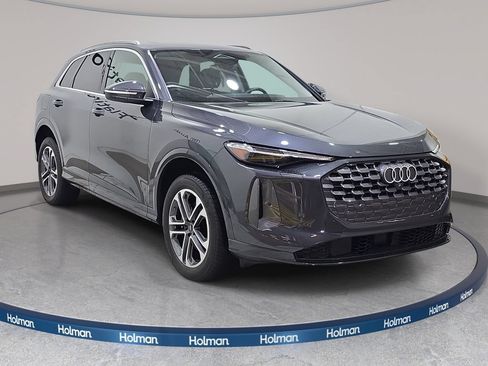 Used 2025 Audi Q5 Premium Plus w/ Premium Plus AWD/4WD image 4