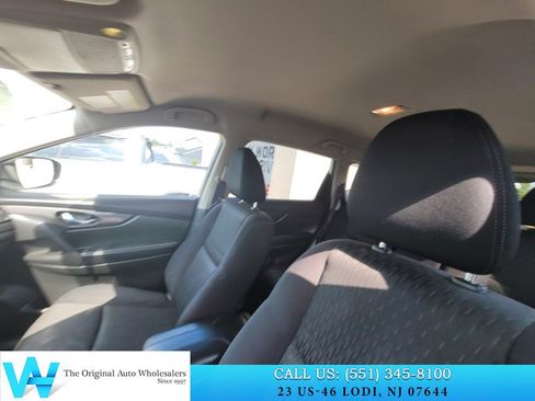 Used 2019 Nissan Rogue SV w/ Premium Package AWD/4WD image 15
