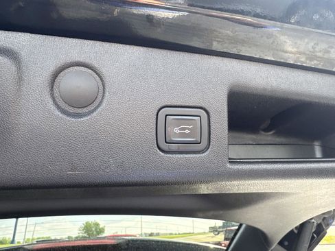 Used 2024 Chevrolet Equinox LT FWD image 11
