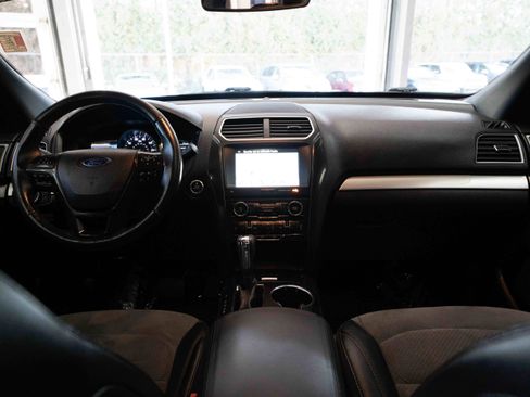 Used 2017 Ford Explorer XLT w/ Equipment Group 202A image 20