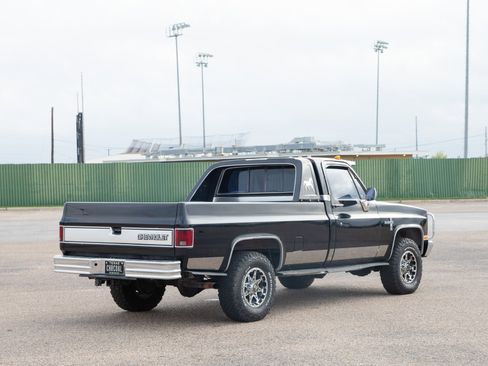 Used 1986 Chevrolet C/K Truck 2500 image 6