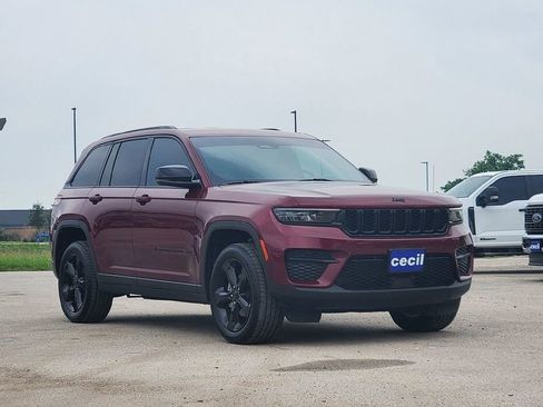 Used 2023 Jeep Grand Cherokee Altitude RWD image 26