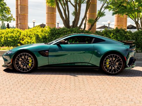 Used 2023 Aston Martin V8 Vantage Coupe RWD image 2