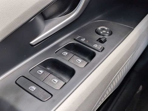 Used 2025 Hyundai Elantra Limited FWD image 22