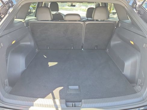 Used 2022 Volkswagen Atlas Cross Sport SE FWD image 17