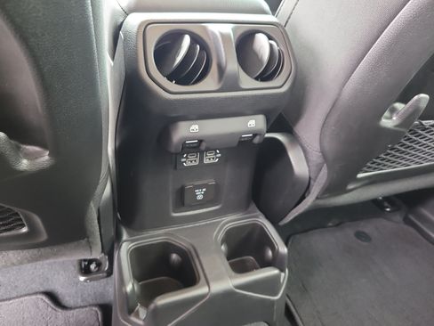 Used 2024 Jeep Gladiator Mojave AWD/4WD image 14