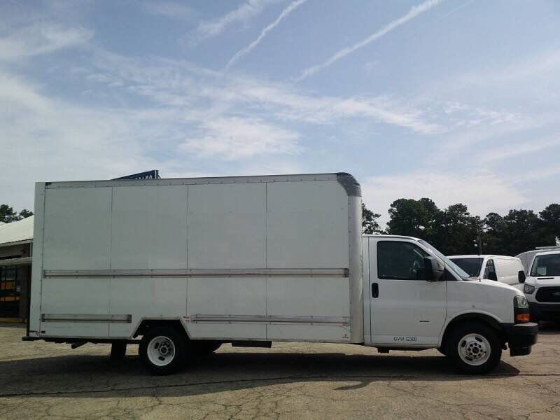 Used 2021 GMC Savana 3500 Extended w/ Power Convenience Package RWD image 2
