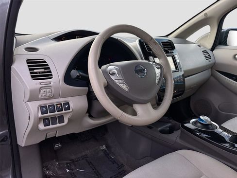 Used 2016 Nissan Leaf SV FWD image 9