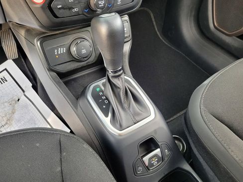 Used 2023 Jeep Renegade Latitude image 20