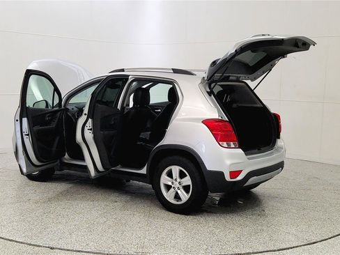 Used 2019 Chevrolet Trax LT w/ LT Convenience Package FWD image 11