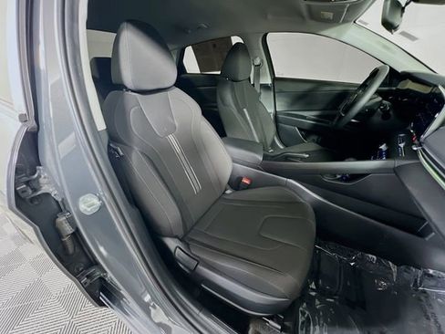 Used 2024 Hyundai Elantra SEL image 28