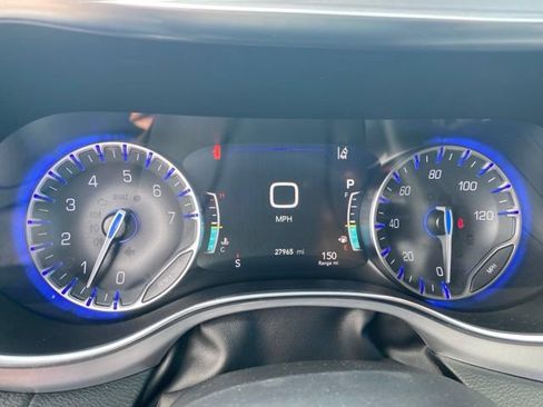 Used 2025 Chrysler Pacifica Limited FWD image 25