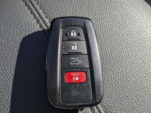 Used 2021 Toyota RAV4 XLE Premium image 33