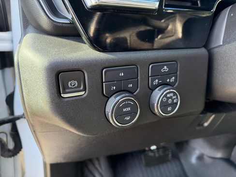 Used 2024 Chevrolet Silverado 2500 LT image 22