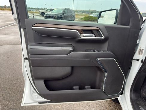 Used 2023 Chevrolet Silverado 1500 LT AWD/4WD image 10